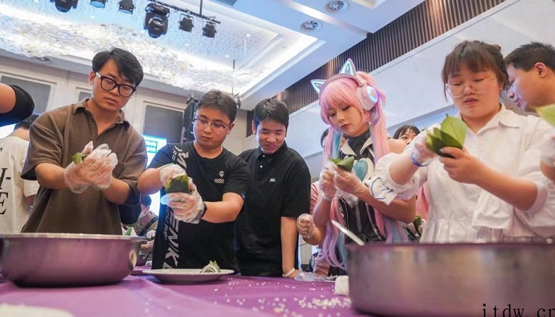 畅玩机械师i9新机,机友齐聚成都尽享欢乐