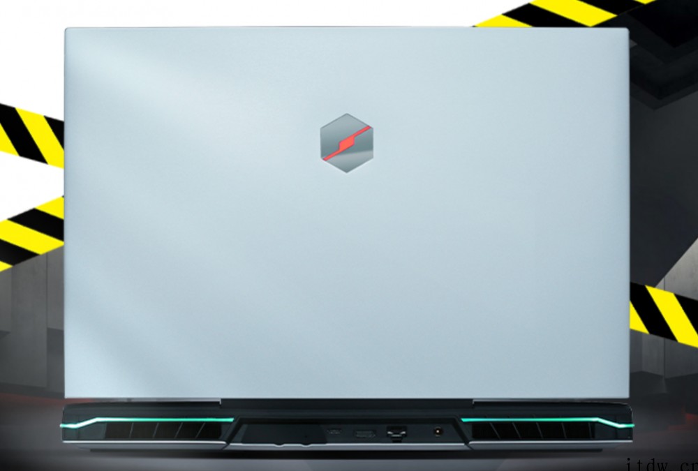 机械革命发布全新蛟龙 17 Pro 游戏本:R9 6900