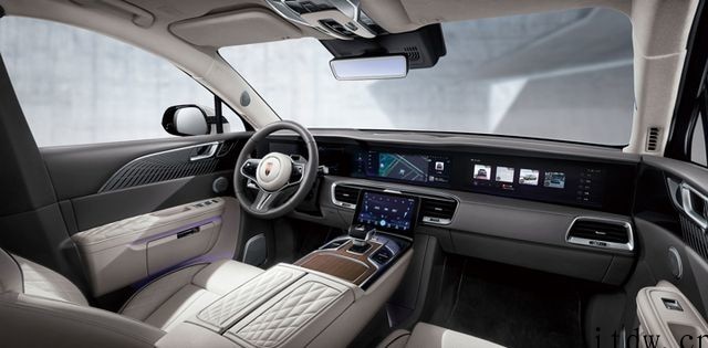 新款红旗 E-HS9 上市:最高续航 690km,售 50.