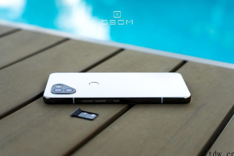 Essential Phone 精神续作 OSOM OV1