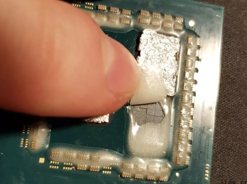 玩家成功开盖 AMD 锐龙 7 5800X3D 处理器,实测