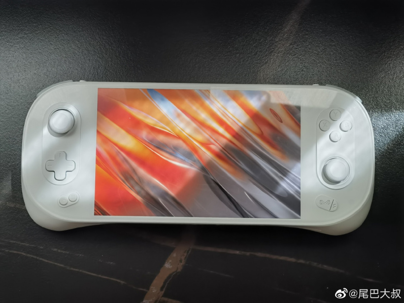 AYANEO 2 掌机官图发布:搭载 R7 6800U,无边