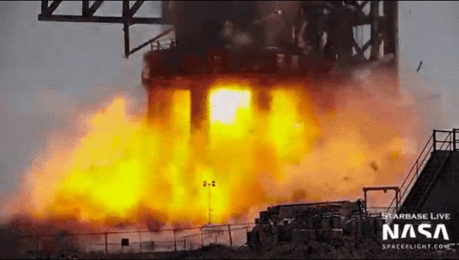 SpaceX 星际飞船助推器在地面测试中意外发生爆炸,发射台