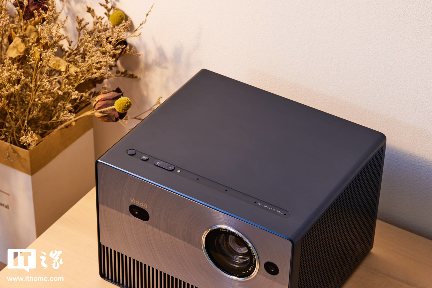 【IT之家开箱】Vidda 4K 全色激光投影 C1 图赏: