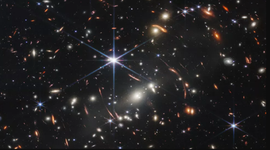 全面运行的詹姆斯韦伯望远镜有望揭示宇宙最早的星系