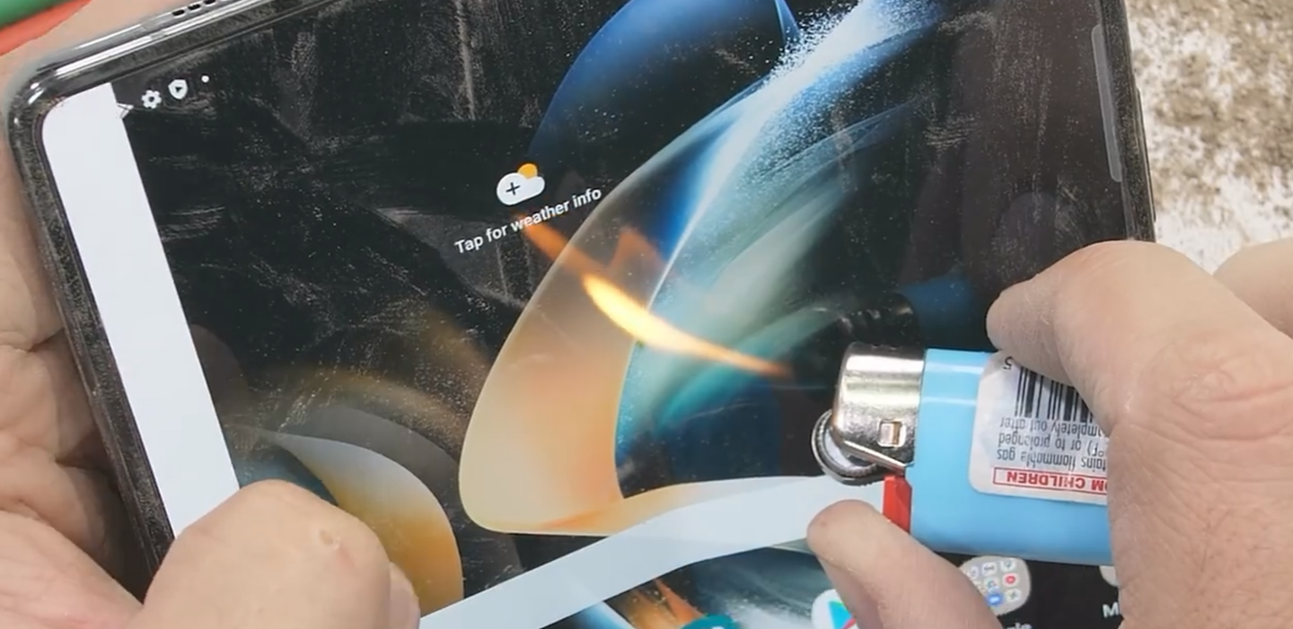 经历刀山火海,三星 Galaxy Z Fold4 通过暴力测