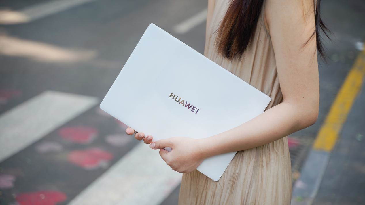 全新华为 MateBook X Pro 美学工艺多深刻?全在