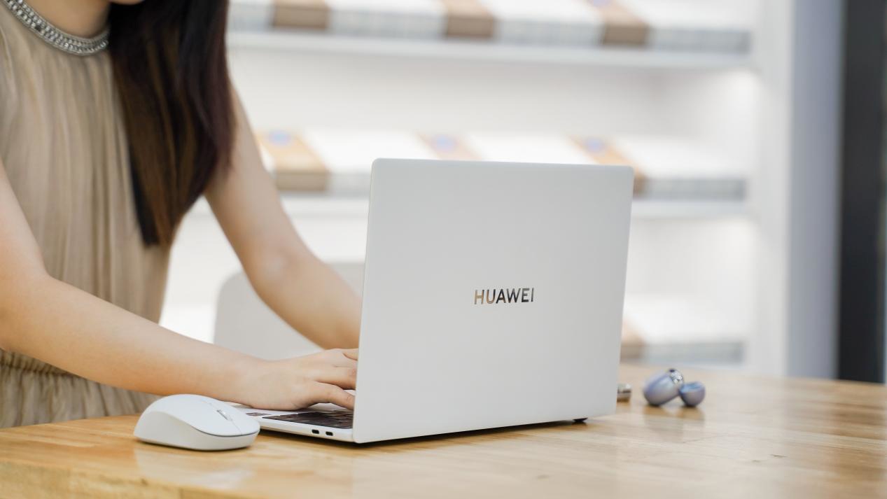 全新华为 MateBook X Pro 美学工艺多深刻?全在