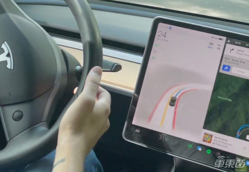 外媒实测特斯拉最新版 FSD Beta V10