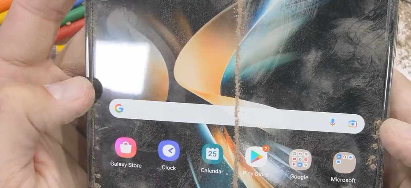 经历刀山火海,三星 Galaxy Z Fold4 通过暴力测