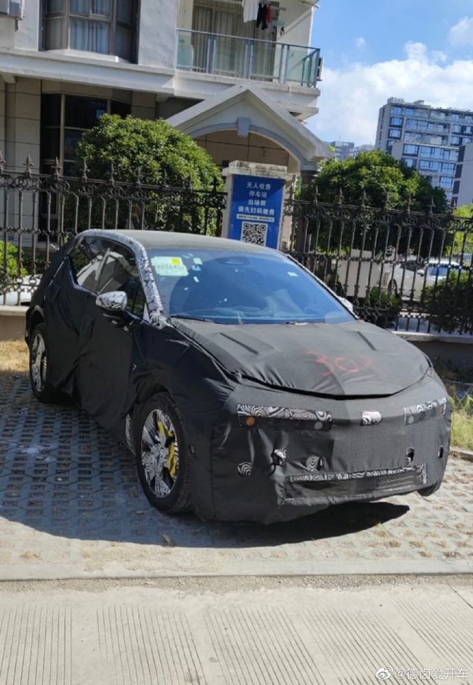 极氪 BX1E 谍照曝光:定位纯电小型 SUV,最快今年发布