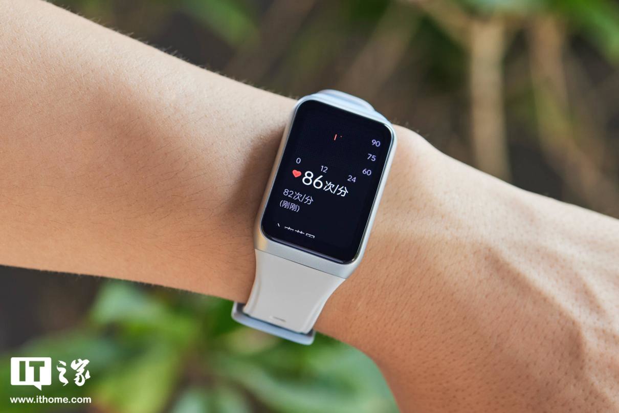 【IT之家开箱】 OPPO 手环 2 晴云蓝图赏:超清全面大