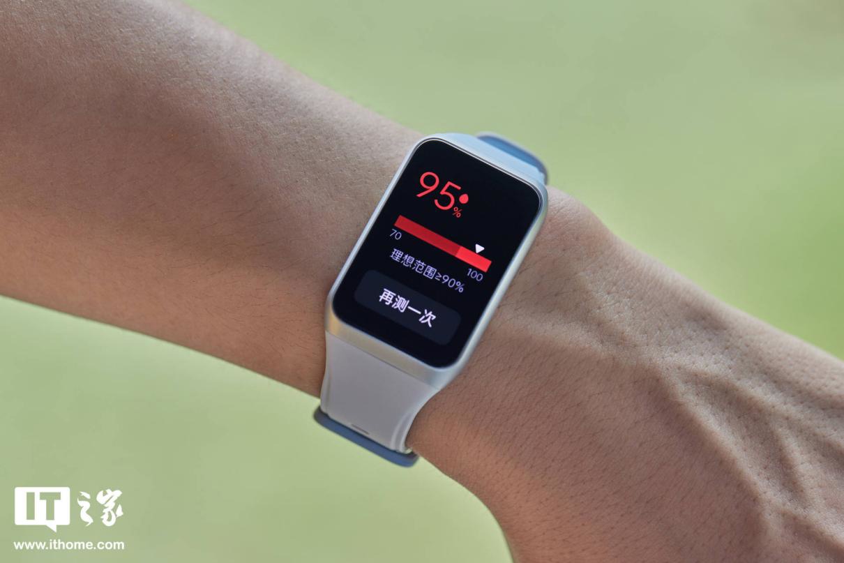【IT之家开箱】 OPPO 手环 2 晴云蓝图赏:超清全面大