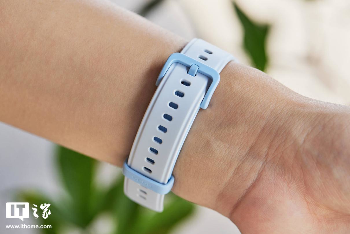 【IT之家开箱】 OPPO 手环 2 晴云蓝图赏:超清全面大