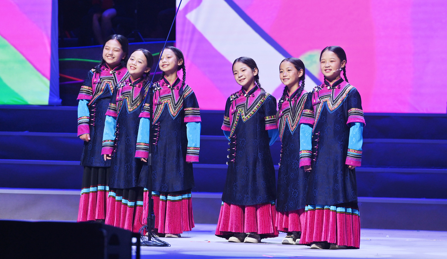 1800 多名乡村少年登上中央歌剧院舞台 举办专场演唱会歌颂