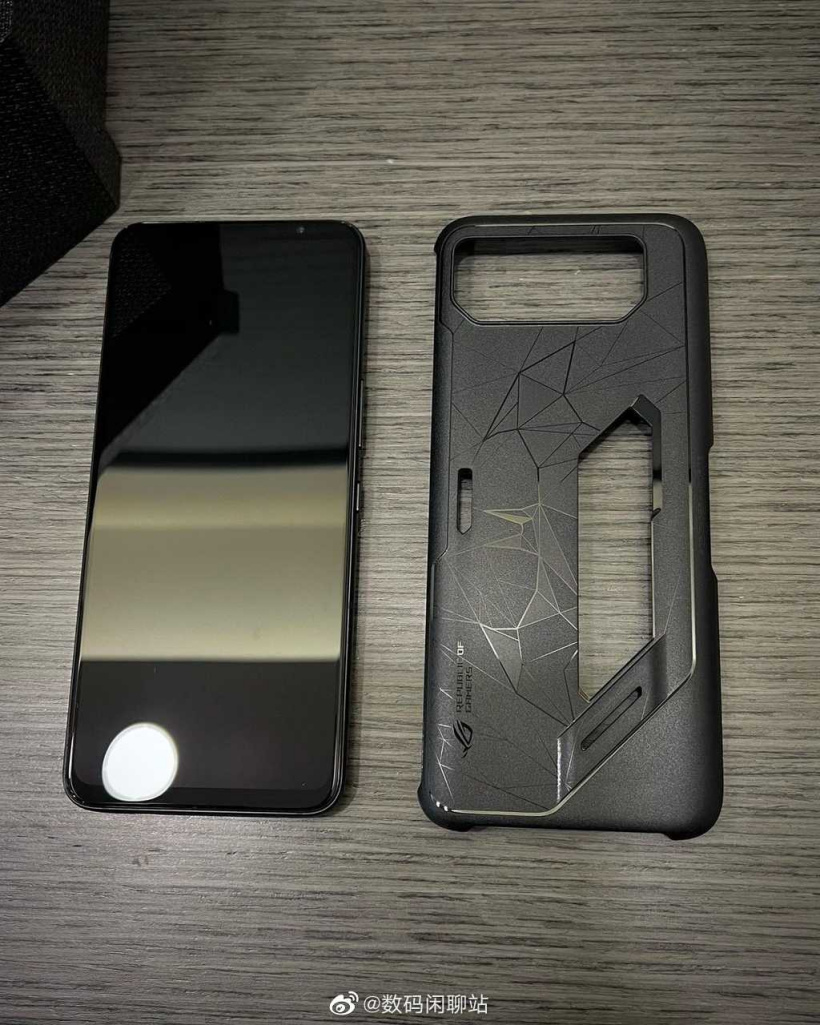 华硕 ROG 游戏手机 6D 蝙蝠侠定制版真机曝光,搭载天玑