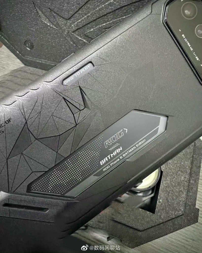 华硕 ROG 游戏手机 6D 蝙蝠侠定制版真机曝光,搭载天玑