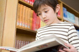 10岁左右小孩应该看哪些书