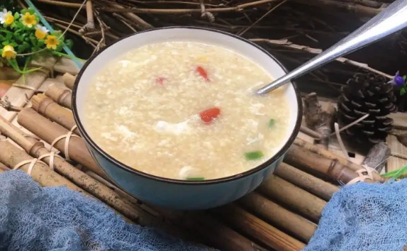 电饭煲熬粥保温一夜第二天还能喝吗 粥在电饭煲里保温一晚上有害吗