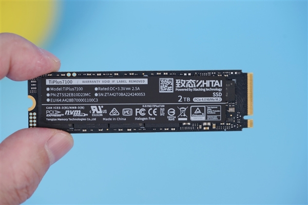 峰值7GB/s!长江存储新致态TiPlus7100 SSD 2TB图赏