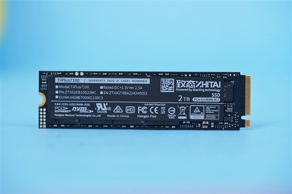 峰值7GB/s!长江存储新致态TiPlus7100 SSD 2TB图赏