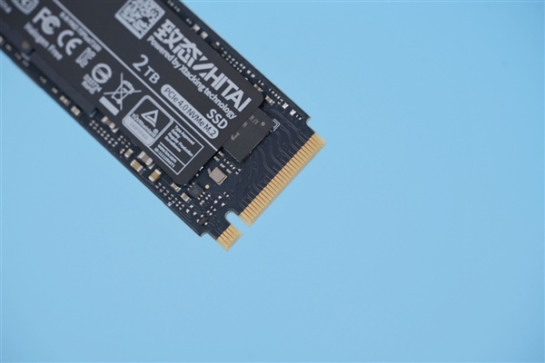 峰值7GB/s!长江存储新致态TiPlus7100 SSD 2TB图赏