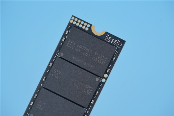 峰值7GB/s!长江存储新致态TiPlus7100 SSD 2TB图赏