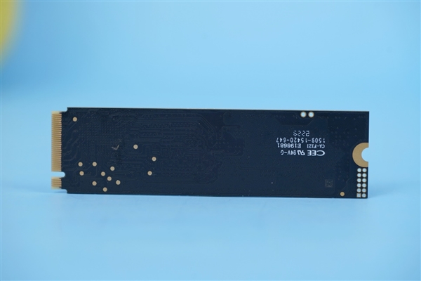 峰值7GB/s!长江存储新致态TiPlus7100 SSD 2TB图赏
