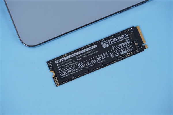 峰值7GB/s!长江存储新致态TiPlus7100 SSD 2TB图赏
