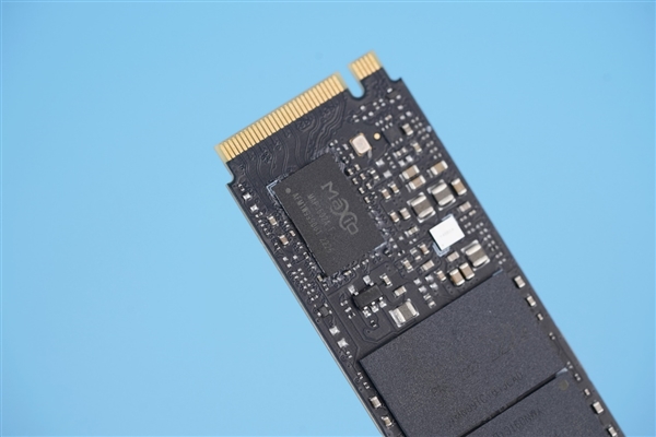 峰值7GB/s!长江存储新致态TiPlus7100 SSD 2TB图赏