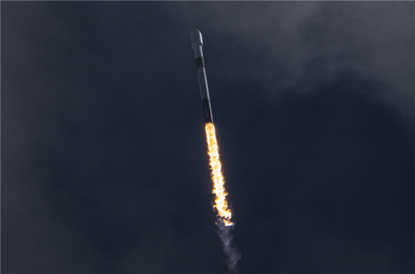 SpaceX第三枚14手火箭诞生：为了卫星 用尽最后一口气