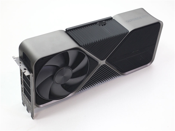 评测人吐槽RTX 4080:为了30%的性能多掏70%的钱 不值得