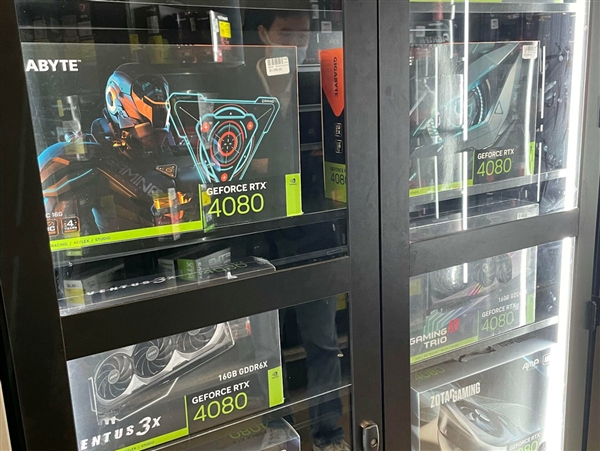 RTX 4080线下走不动:经销商现货堆成小山
