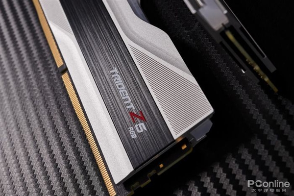 激发DDR5内存潜能!芝奇DDR5-6800幻锋戟RGB内存上手