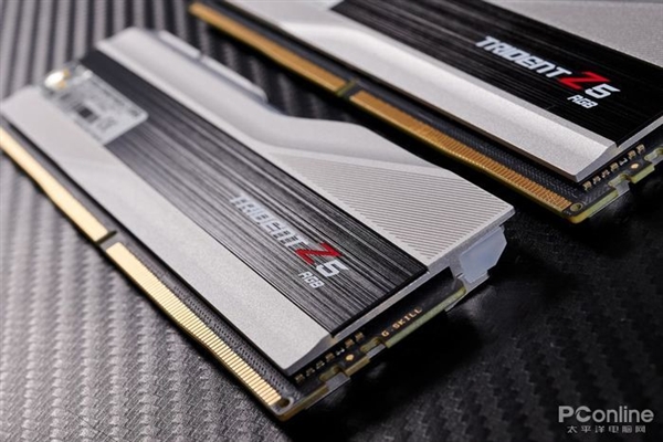 激发DDR5内存潜能!芝奇DDR5-6800幻锋戟RGB内存上手