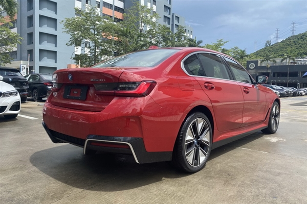 34.99万起的电动3系值吗?体验宝马i3