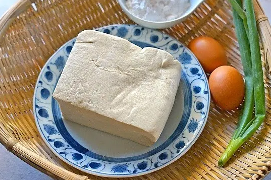 怎样把内酯豆腐从盒子中完整取出 内脂豆腐怎么从盒子里取出不碎
