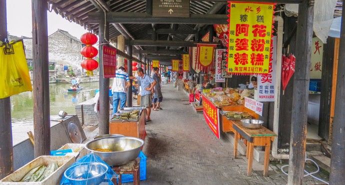 包含上海美食一条街在哪里的词条