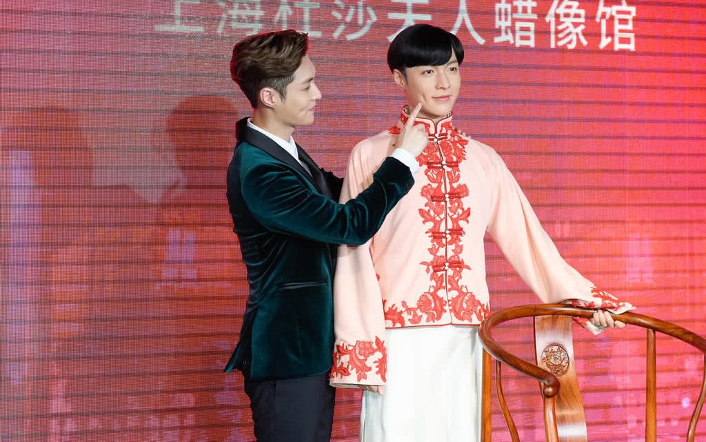 张艺兴合照图片高清(张艺兴ck代言高清图片)