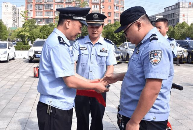 包含中专当完兵可以当辅警吗的词条