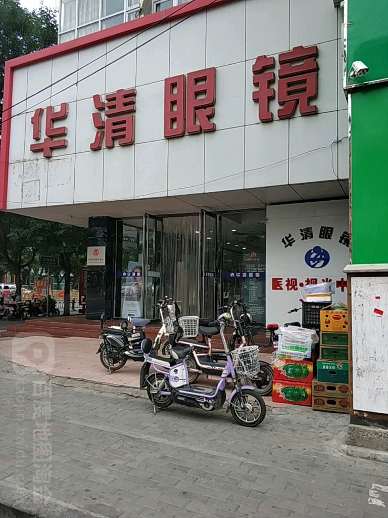 附近眼镜店在哪个位置(附近最近的眼镜店在哪儿)