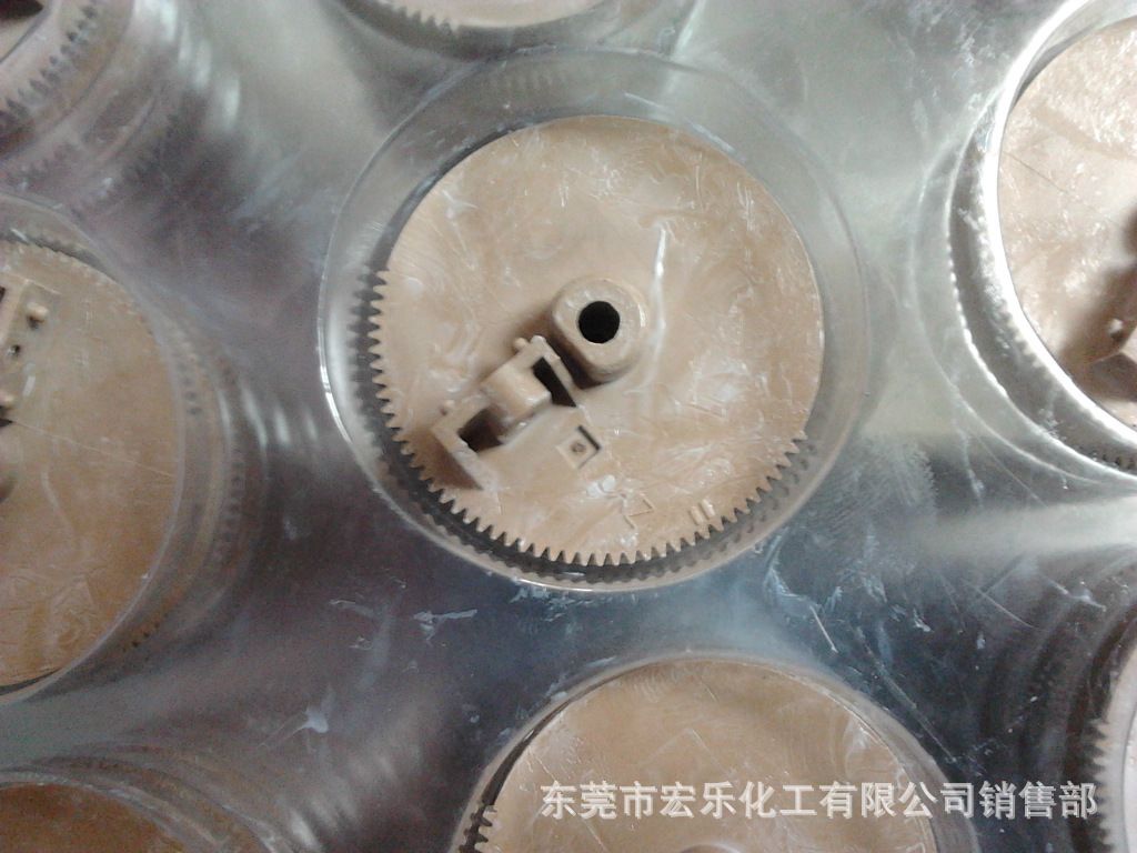 润滑液滴在哪(隐形眼镜润滑液什么时候滴)
