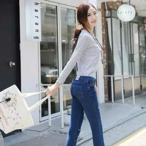 街拍牛仔的图片(牛仔外套街拍欧美)