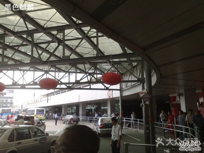 包含虹桥机场出租车在哪里的词条