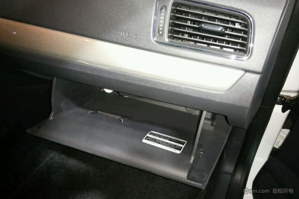 如何拆老朗逸副驾箱的简单介绍