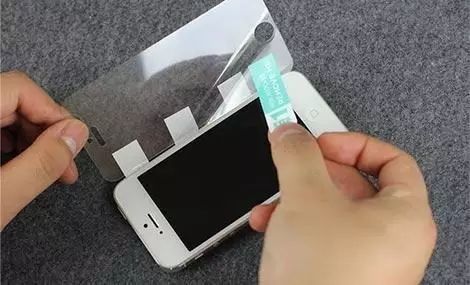手机膜怎么做(教你用身边材料自制手机膜)