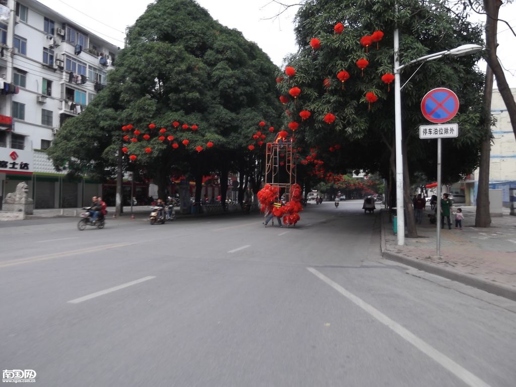 吴江红灯一条街在哪(苏州吴江三里桥小巷子)