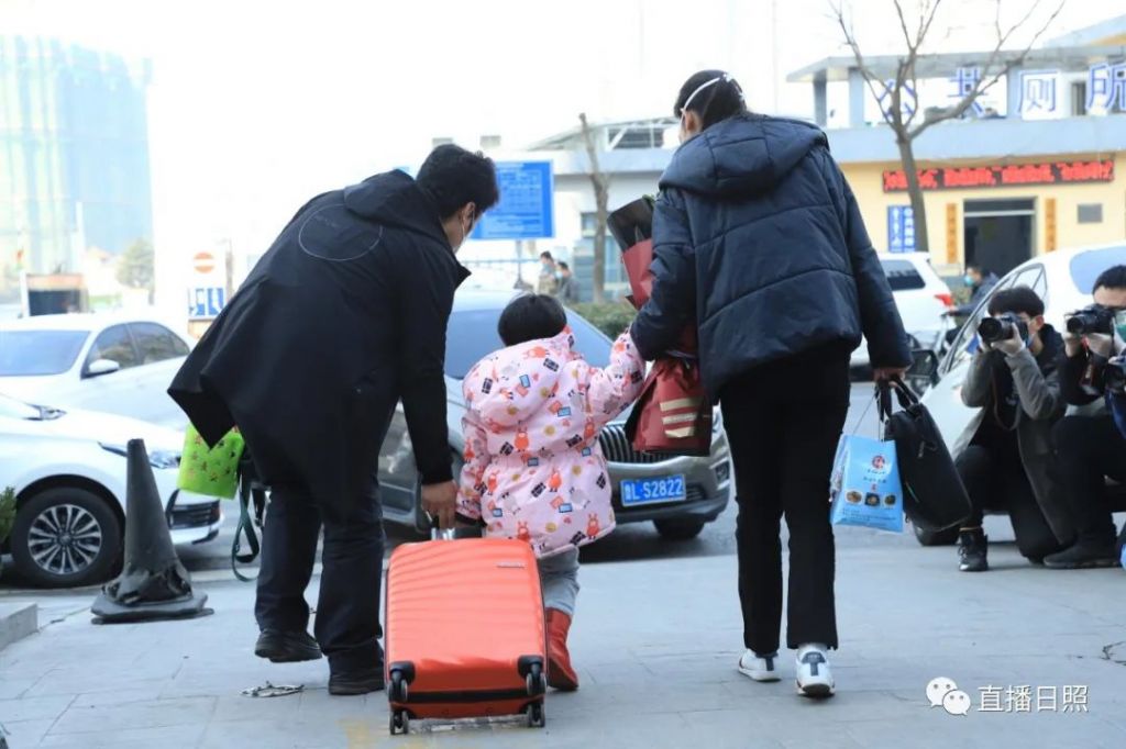 包含亲爹劝在日照女儿别回家开枪灭你的词条
