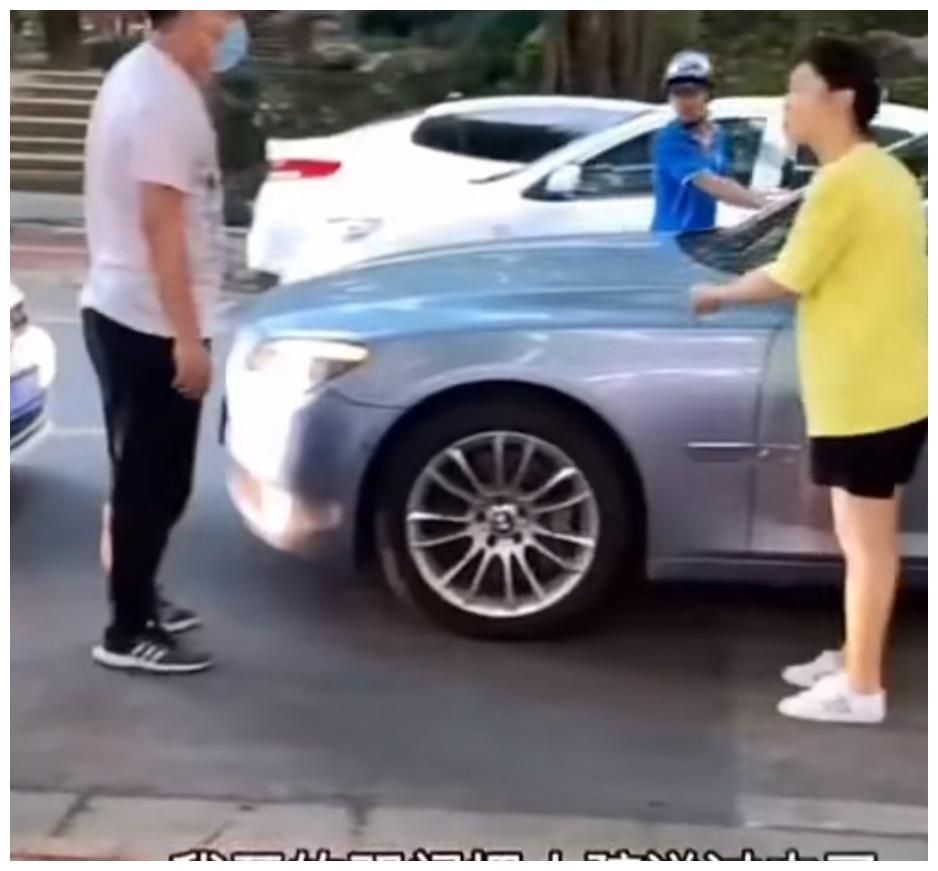 女司机打车逆行(女司机高速逆行车内对话)