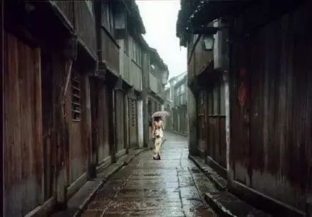 雨巷在哪(雨巷是在哪里写的)